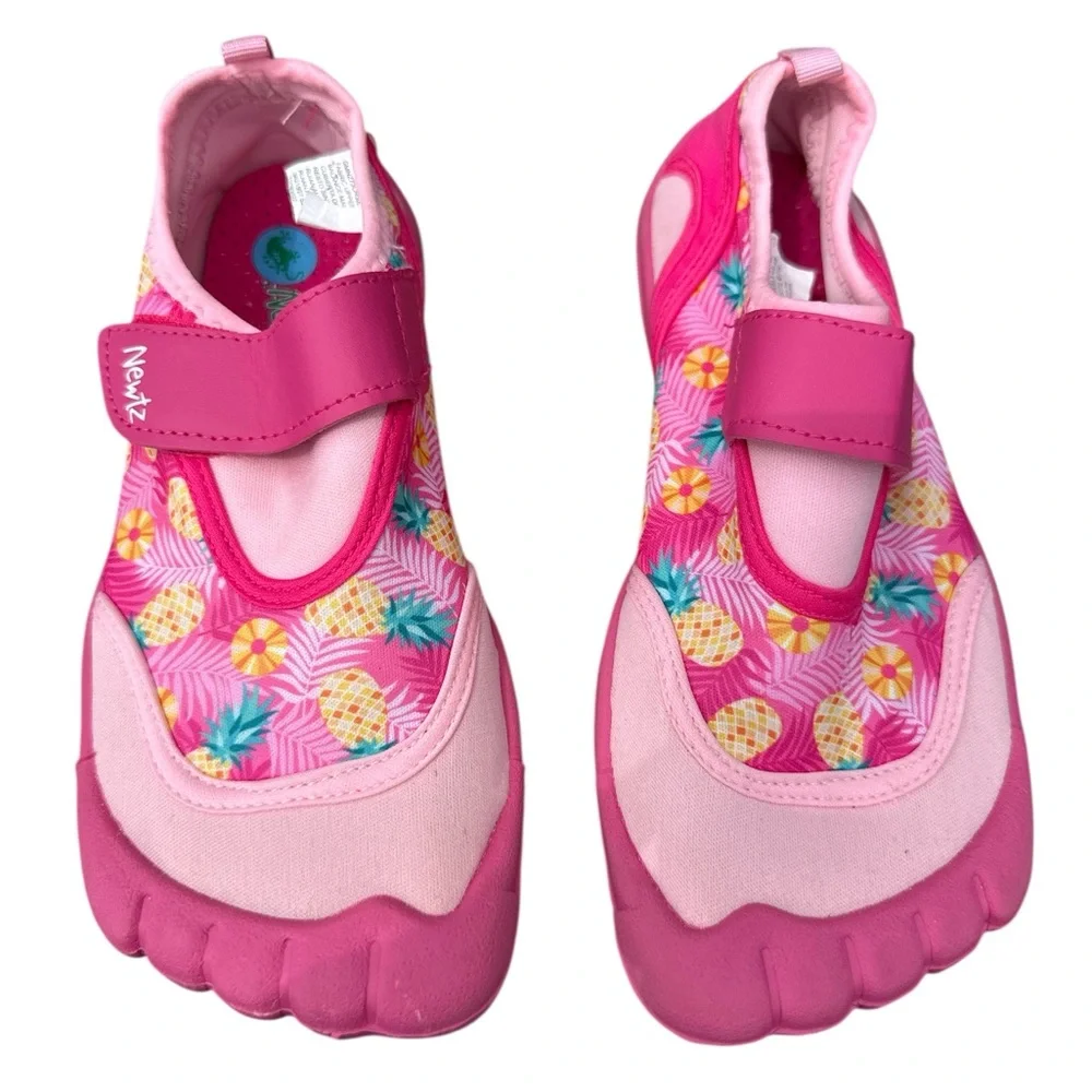 NEWTZ Girls Toe Bumper, WATER shoes, pink with pineapples, Tropical Sz 2/3 (Kid)